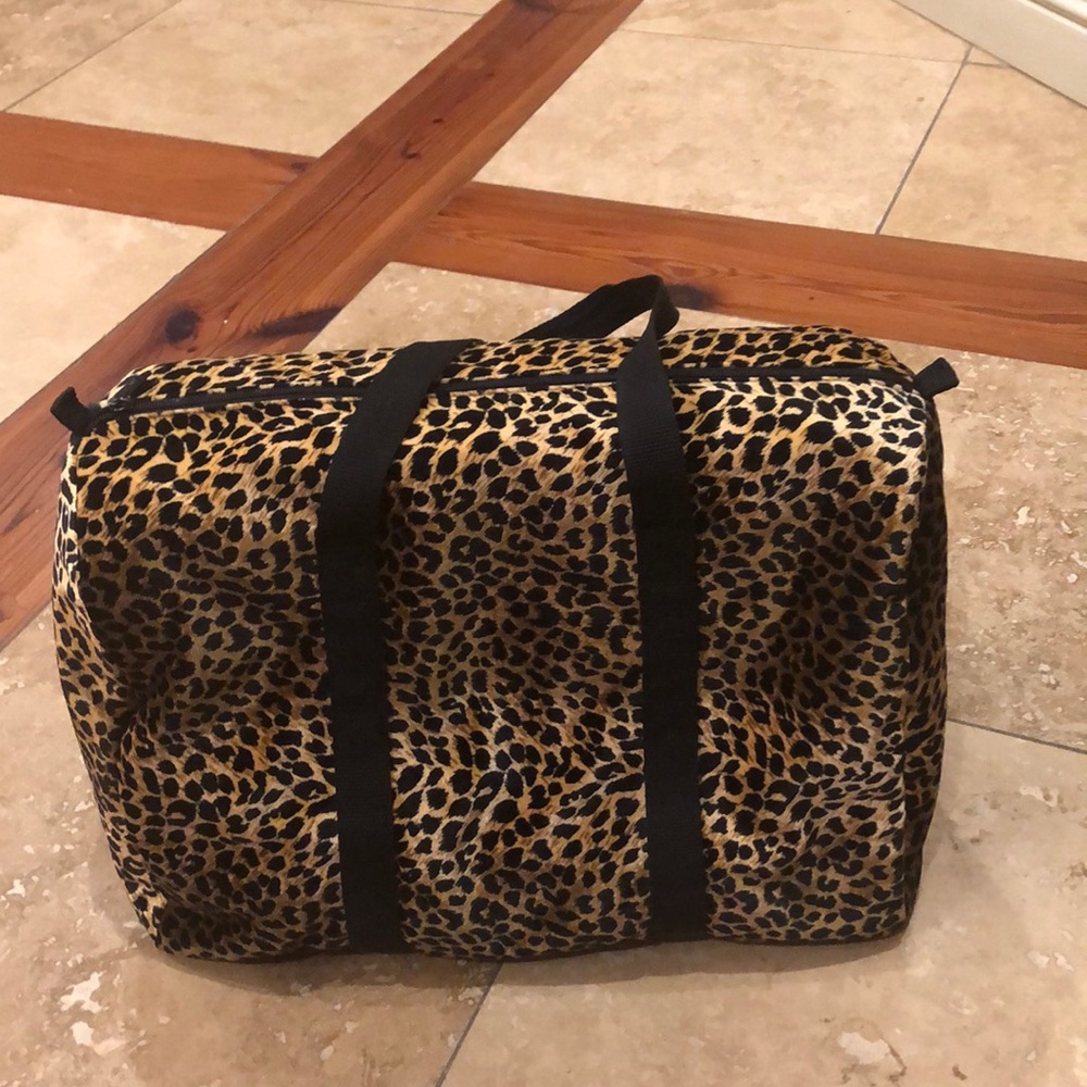 Leopard print duffle bag. Very soft. Beautiful!